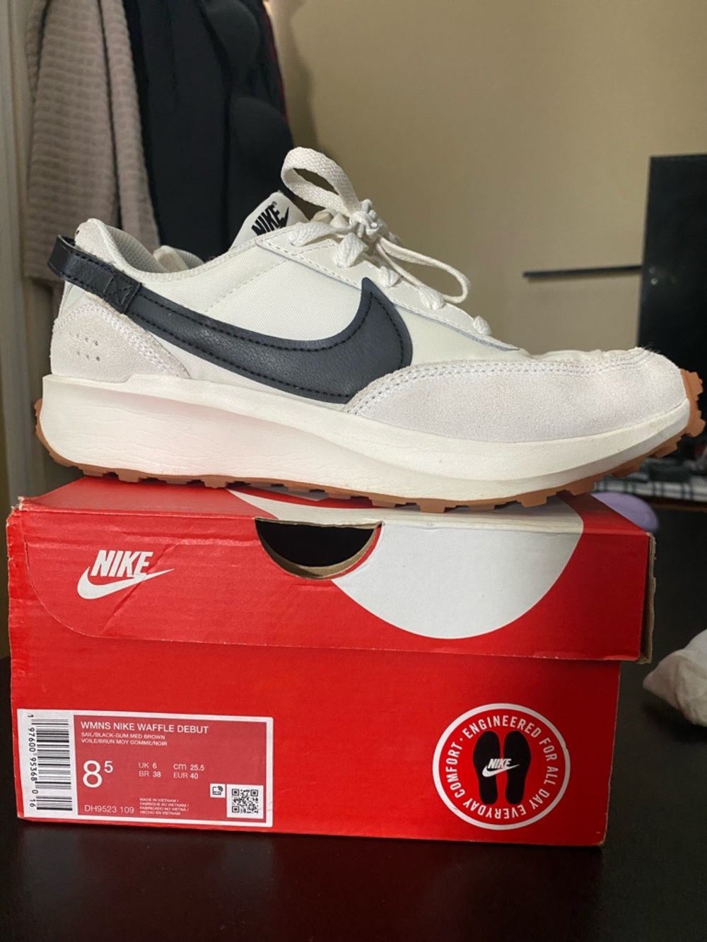 Nike Womens Waffle debut light grey and cream